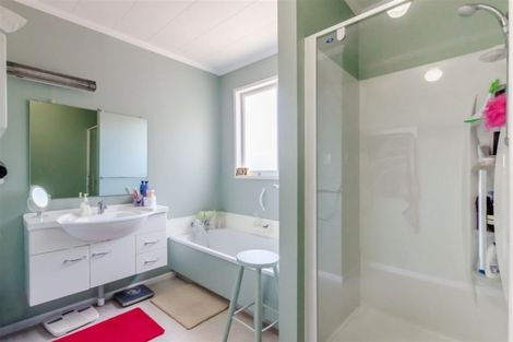 Photo of property in 44 Tui Road, Raumati Beach, Paraparaumu, 5032