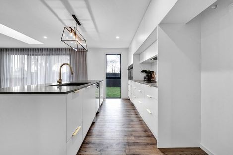 Photo of property in 74 Turuturu Road, Hawera, 4674