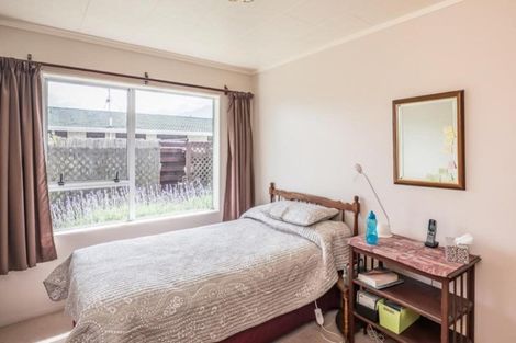 Photo of property in 60 Rewarewa Crescent, Waikanae, 5036