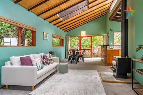 Photo of property in 6 Sarah Way, Crofton Downs, Wellington, 6035