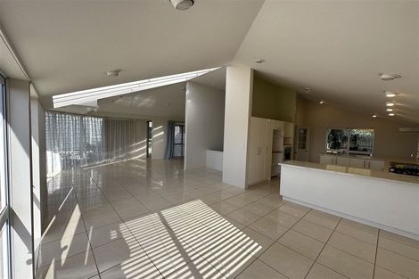 Photo of property in 23 Bernleigh Terrace, West Harbour, Auckland, 0618