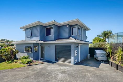Photo of property in 1/23 Rifleman Rise, Unsworth Heights, Auckland, 0632