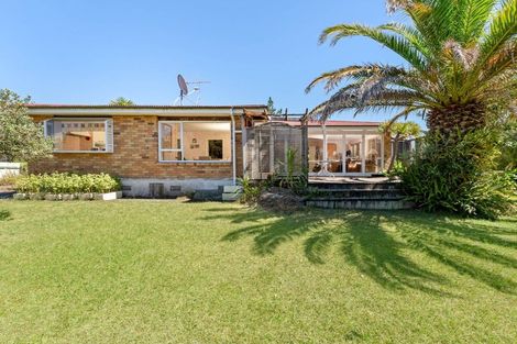 Photo of property in 102 Arran Road, Browns Bay, Auckland, 0630