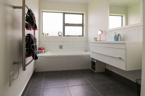 Photo of property in 1 Medallion Court, Kelvin Grove, Palmerston North, 4414