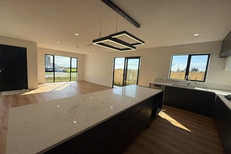 Photo of property in 5 Ritetai Street, Clarks Beach, 2122