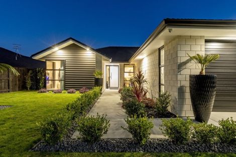 Photo of property in 12 Lakeside Terrace, Omokoroa, 3114
