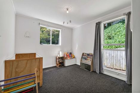 Photo of property in 28a Riversdale Drive, Merrilands, New Plymouth, 4312