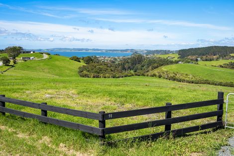 Photo of property in 98 Cape Rodney Road, Leigh, 0985