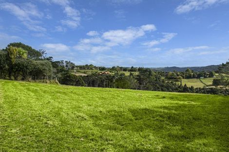 Photo of property in 13 Vaughans Road, Okura, Albany, 0792