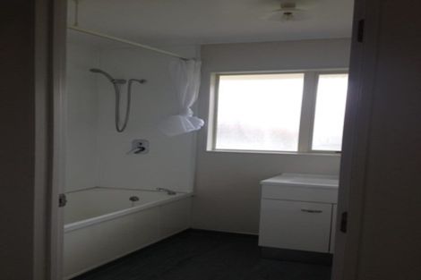 Photo of property in 17 Cretian Crescent, Henderson, Auckland, 0612