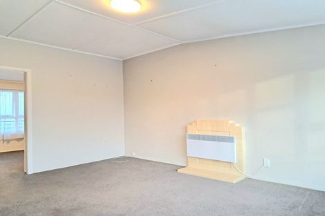 Photo of property in 33 Queen Street, Upper Hutt Central, Upper Hutt, 5018