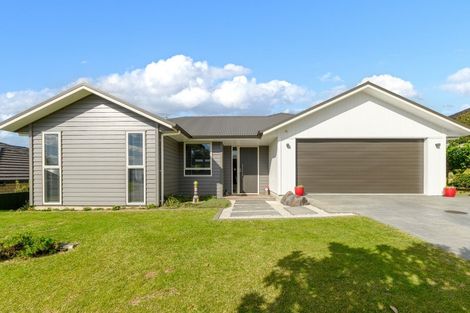 Photo of property in 32 Fairfax Crescent, Pyes Pa, Tauranga, 3112
