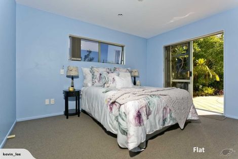 Photo of property in 24 St Lucia Place, Unsworth Heights, Auckland, 0632
