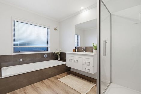 Photo of property in 30 Harding Drive, Papamoa Beach, Papamoa, 3118