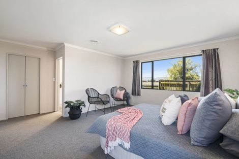 Photo of property in 47 Tennyson Avenue, Kelvin Grove, Palmerston North, 4414