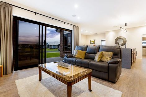 Photo of property in 60 Pohutukawa Parade, Riverhead, 0820