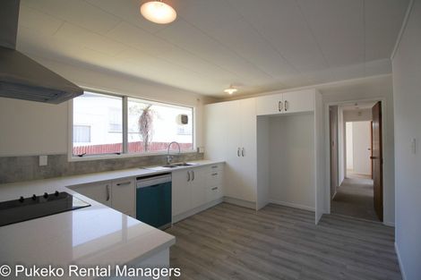 Photo of property in 33 Lendenfeld Drive, Papatoetoe, Auckland, 2025