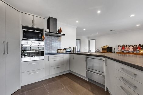 Photo of property in 3 Larlin Heights, Hawera, 4675