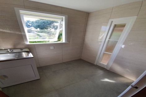 Photo of property in 33 Tahi Terrace, Glen Eden, Auckland, 0602