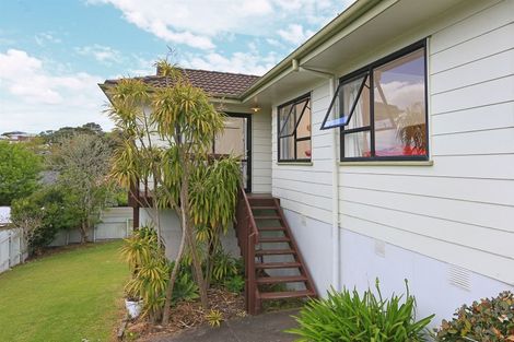 Photo of property in 4 Landsdale Place, Massey, Auckland, 0614