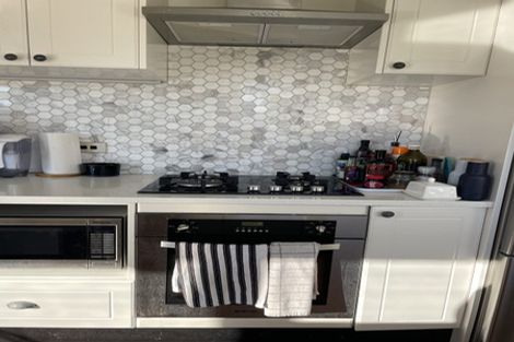 Photo of property in 28 Harbour View Road, Te Atatu Peninsula, Auckland, 0610