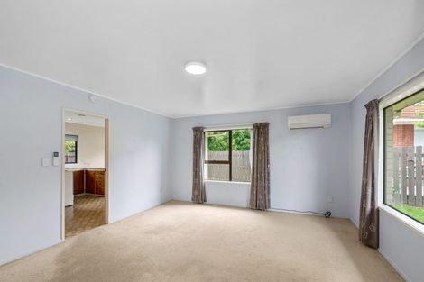 Photo of property in 2/13 Frank Evans Place, Henderson, Auckland, 0610