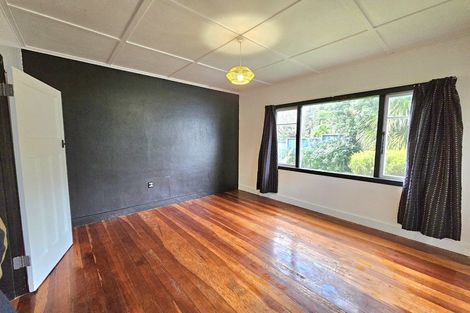 Photo of property in 40 Pioneer Road, Moturoa, New Plymouth, 4310