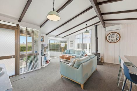 Photo of property in 6 Vela Place, Clarks Beach, 2122