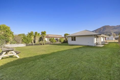 Photo of property in 13 Bell Street, Lake Hawea, 9382