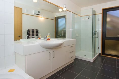 Photo of property in 33 Beulah Avenue, Rothesay Bay, Auckland, 0630