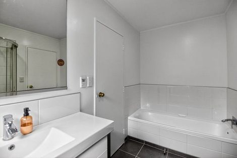 Photo of property in 11 Longview Rise, Massey, Auckland, 0614