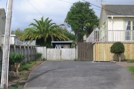 Photo of property in 15 Blacklock Avenue, Henderson, Auckland, 0612