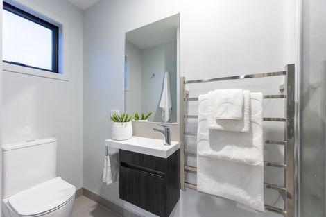 Photo of property in 2e Nerita Place, Long Bay, Auckland, 0630