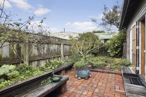 Photo of property in 157 Marine Parade, Eastbourne, Lower Hutt, 5013