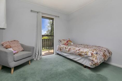 Photo of property in 2/15 Sunward Rise, Glenfield, Auckland, 0629