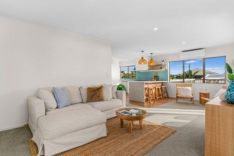 Photo of property in 43 Lincoln Street, Mangawhai Heads, Mangawhai, 0505