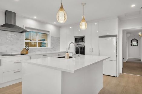 Photo of property in 105 Colwill Road, Massey, Auckland, 0614