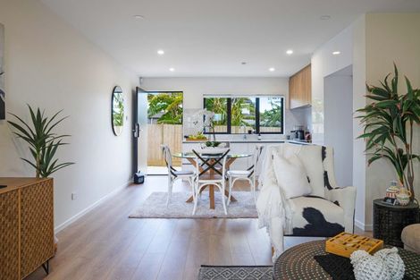 Photo of property in 28 Mckinstry Avenue, Mangere East, Auckland, 2024