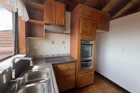 Photo of property in 34a Mark Edward Drive, Half Moon Bay, Auckland, 2012