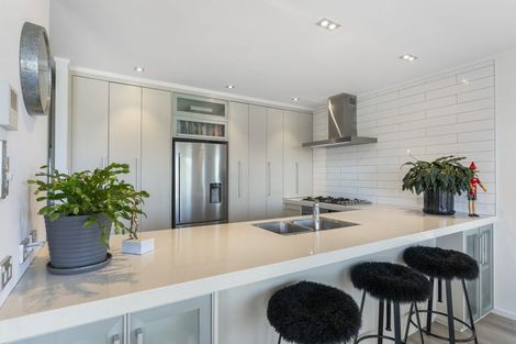 Photo of property in 1/51 Seaview Road, Castor Bay, Auckland, 0620