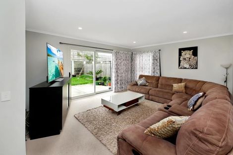 Photo of property in 6 Samuel Cassidy Avenue, Swanson, Auckland, 0614