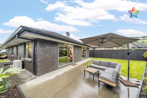 Photo of property in 2 Mooring Close, Whitby, Porirua, 5024