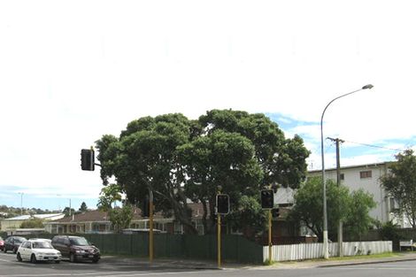 Photo of property in 1/760 Beach Road, Browns Bay, Auckland, 0630
