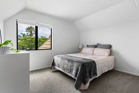 Photo of property in 2/13 Pinewood Grove, Botany Downs, Auckland, 2010