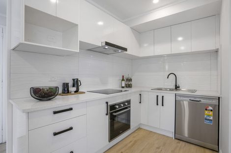 Photo of property in 56 Walworth Avenue, Pakuranga Heights, Auckland, 2010