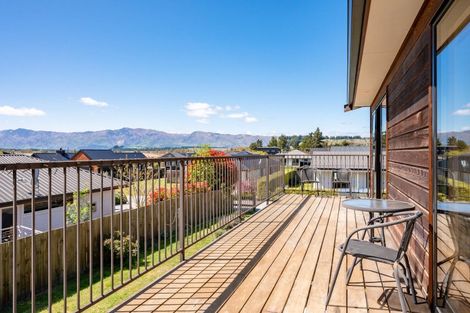 Photo of property in 28 Wabler Lane, Albert Town, Wanaka, 9305
