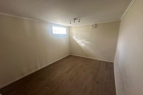 Photo of property in 8 Celsmere Lane, Te Atatu Peninsula, Auckland, 0610