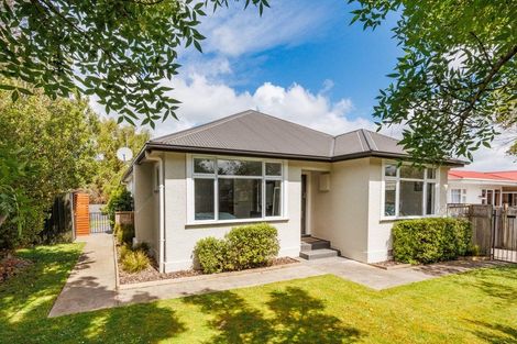 Photo of property in 32 Milton Street, Roslyn, Palmerston North, 4414