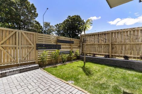 Photo of property in 4/155 Te Atatu Road, Te Atatu South, Auckland, 0610