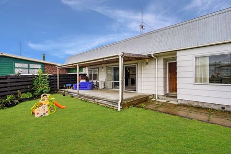 Photo of property in 17a/1 Tawa Road, Te Atatu Peninsula, Auckland, 0610